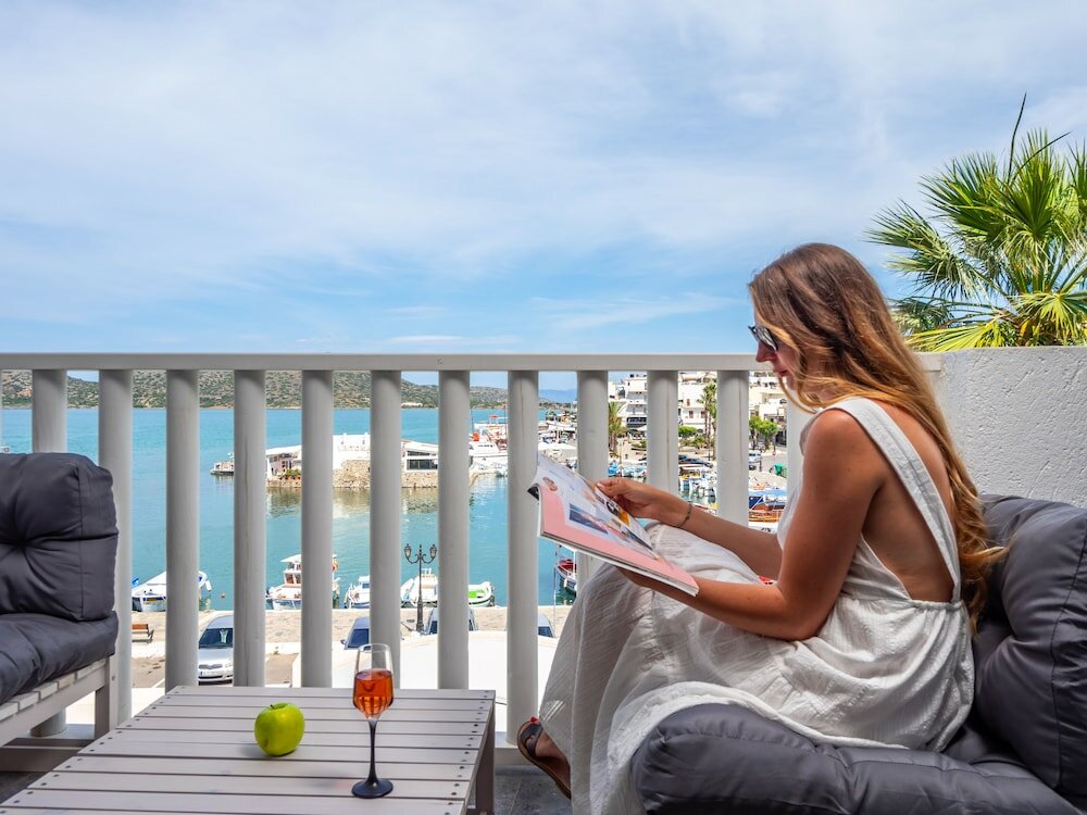 Фото Kalypso Suites Hotel