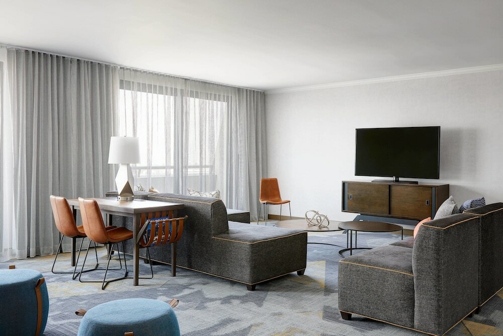 Фото Renaissance Denver Central Park Hotel