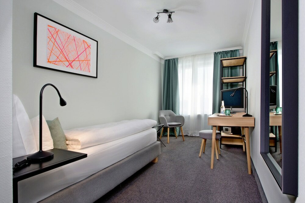 Фото Hotel Rotkreuzplatz