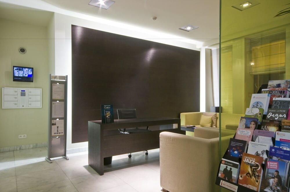 Фото B-aparthotel Grand Place