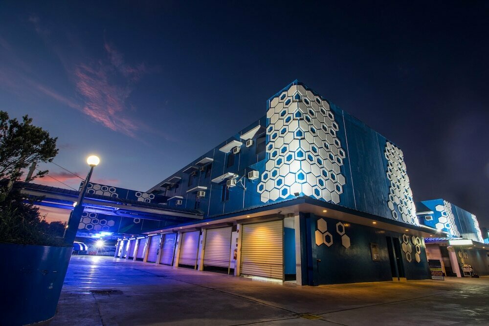 Hotel Hotel DreamWorld Las Pinas, Earth, photo