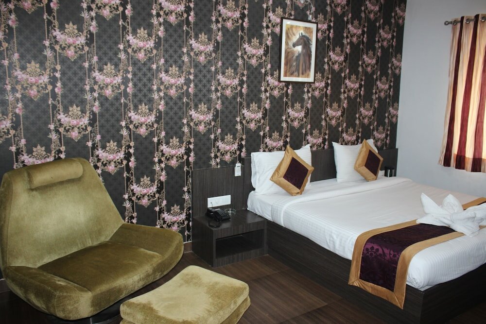 Фото Hotel Flowers Inn