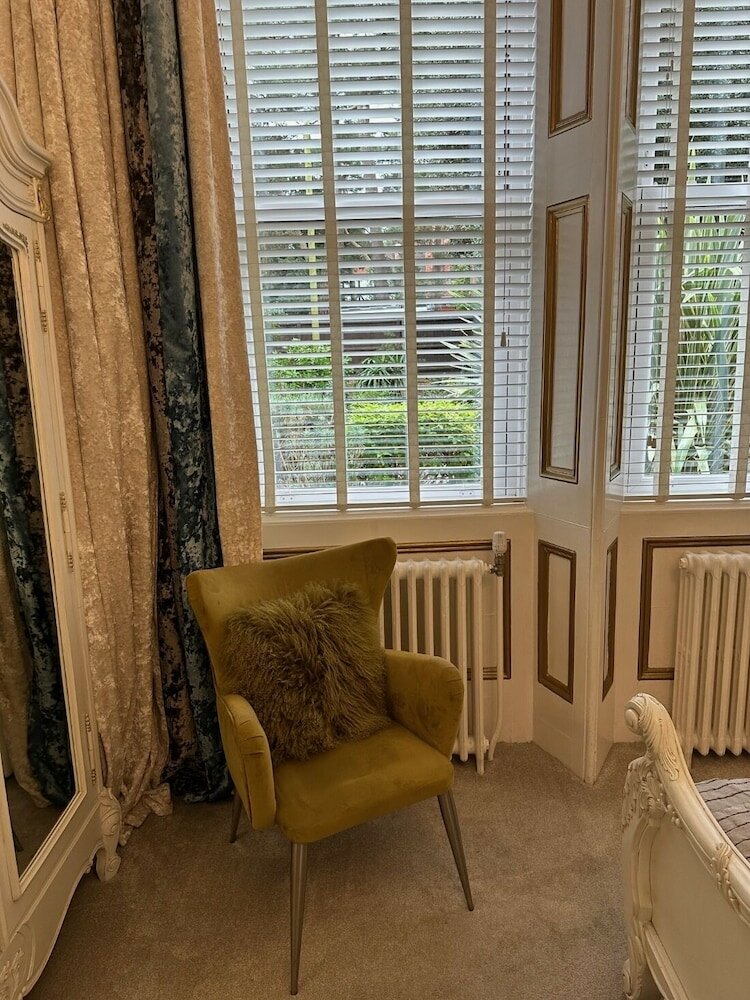 Фото Derby Manor