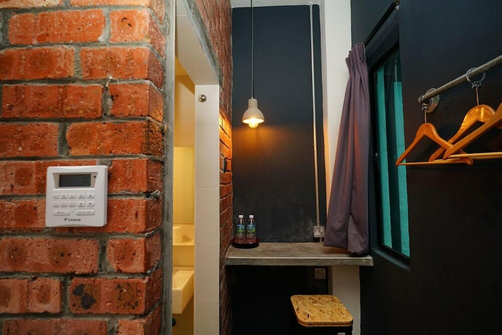 Фото Brick Box Hotel