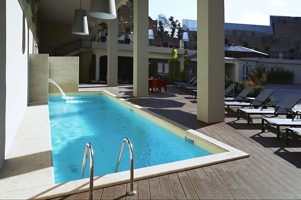 Фото Hotel The Building