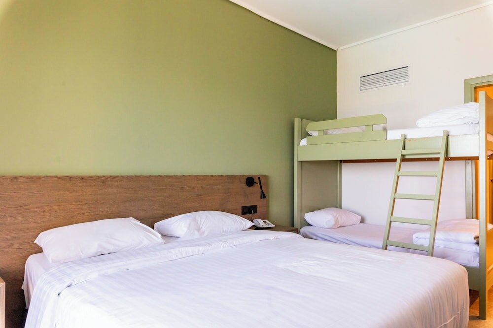 Фото Messinian Bay Hotel