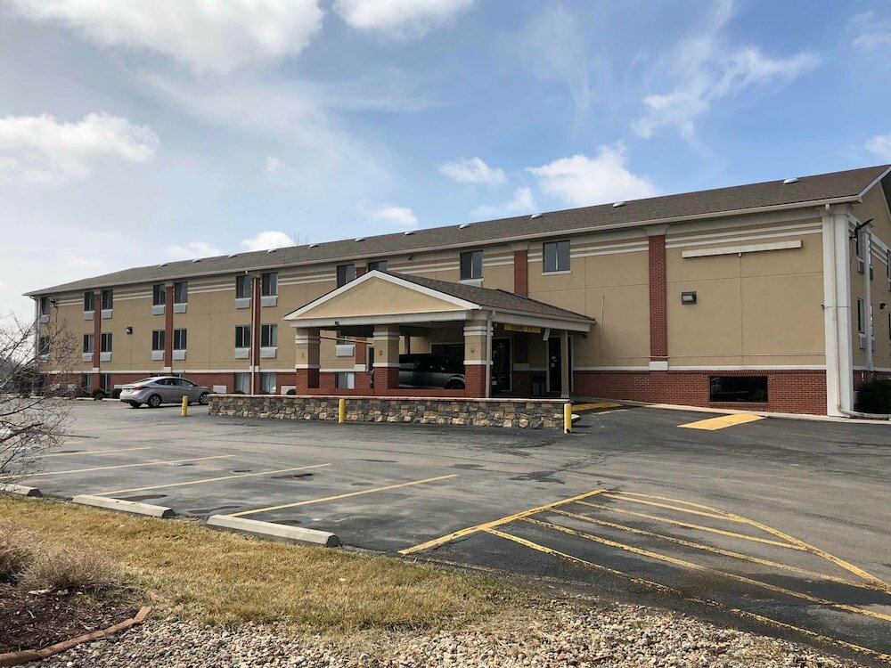 Фото Countryside Inn & Suites