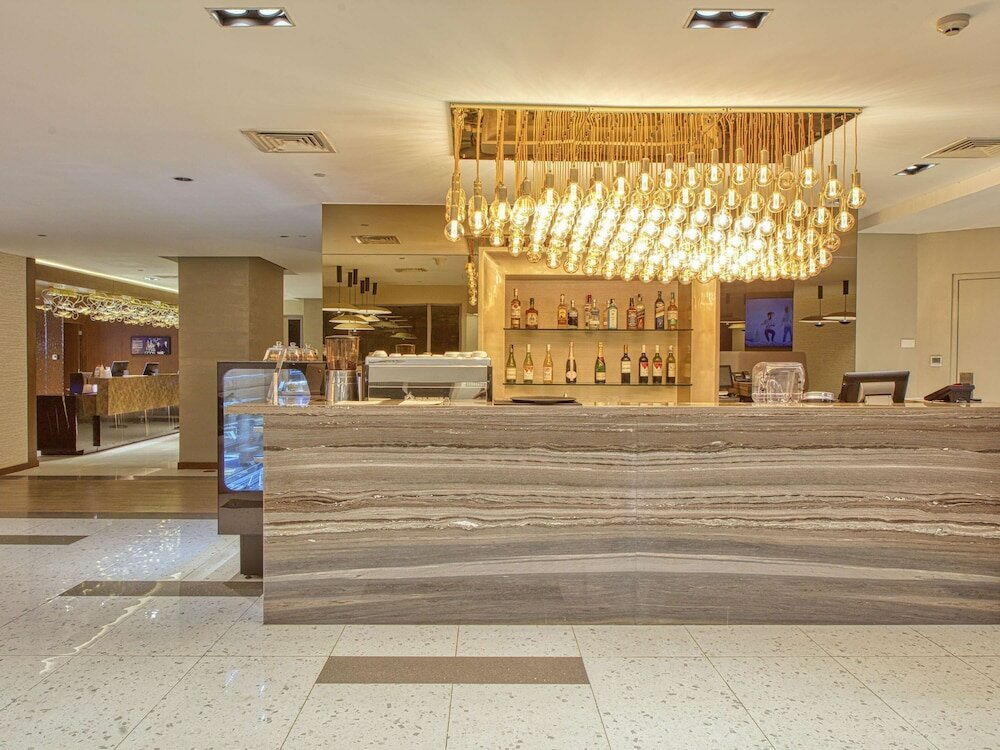 Фото Novotel Suites Manila at Acqua