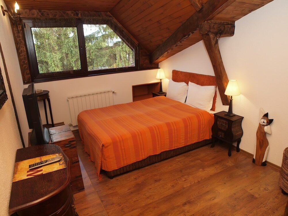 Фото Momini Dvori Boutique Hotel