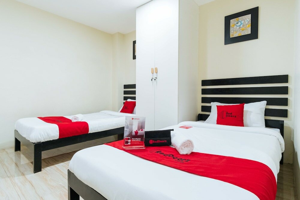 Фото RedDoorz @ University Belt Manila