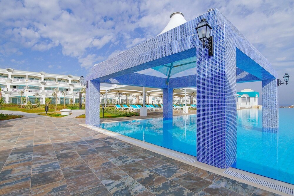 Фото Limak Cyprus Deluxe Hotel