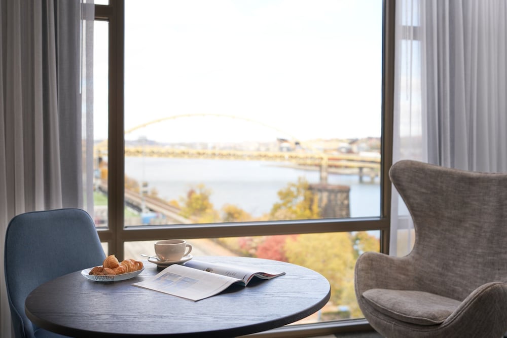 Фото Sheraton Pittsburgh Hotel at Station Square