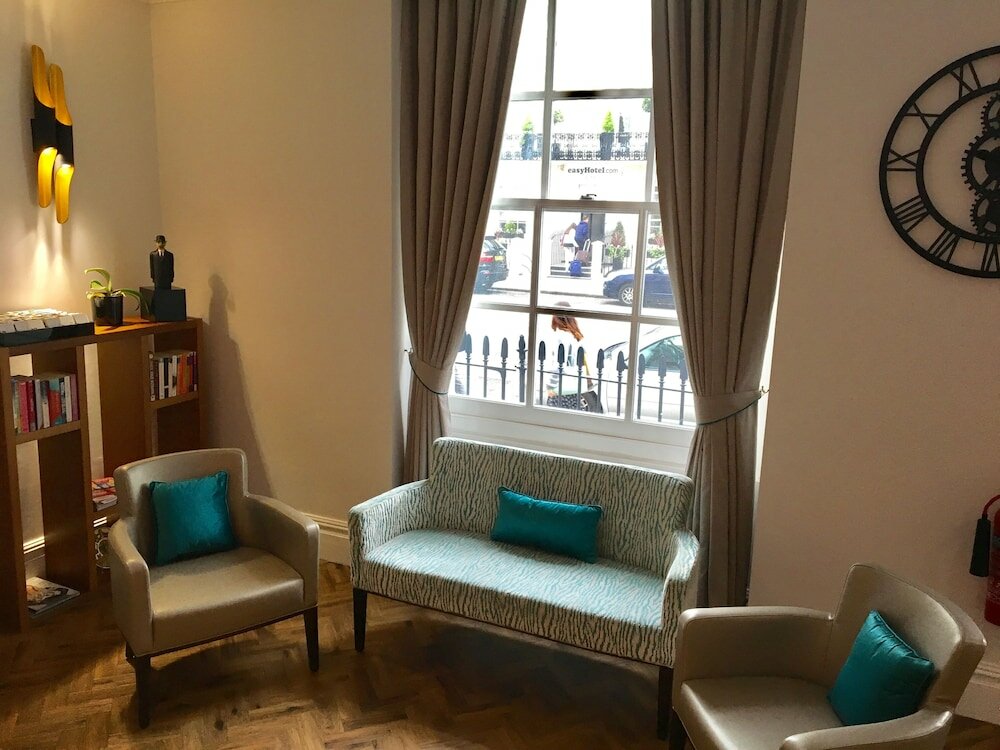 Фото The Beverley Hotel