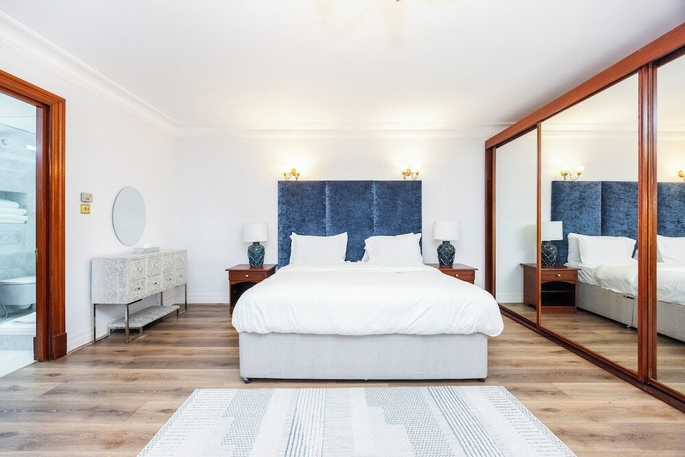 Фото Carlton Court - Mayfair