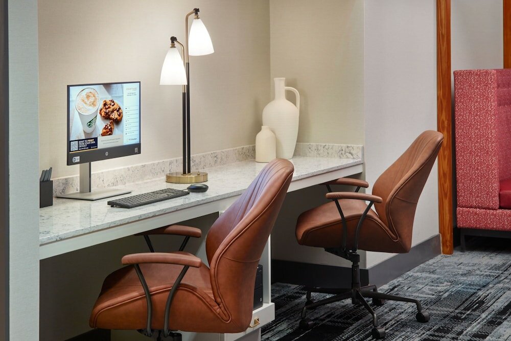 Фото Courtyard by Marriott Washington, DC/Foggy Bottom