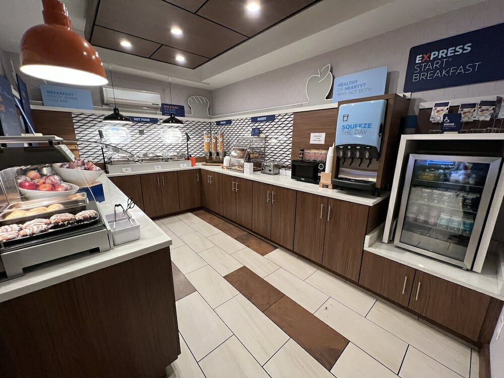 Фото Holiday Inn Express Pittsburgh-Bridgeville, an Ihg Hotel