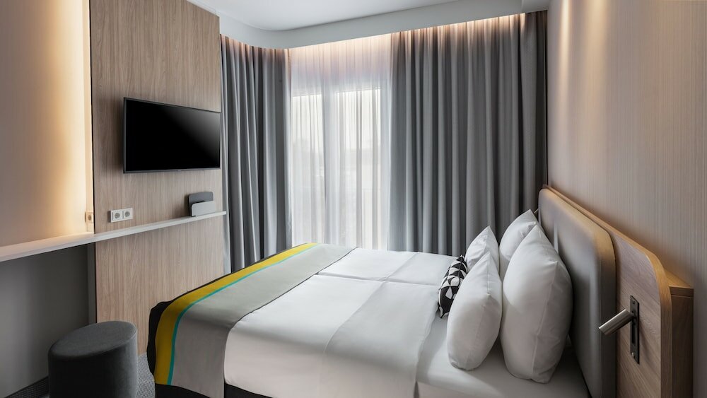 Фото Holiday Inn Express Düsseldorf Hauptbahnhof