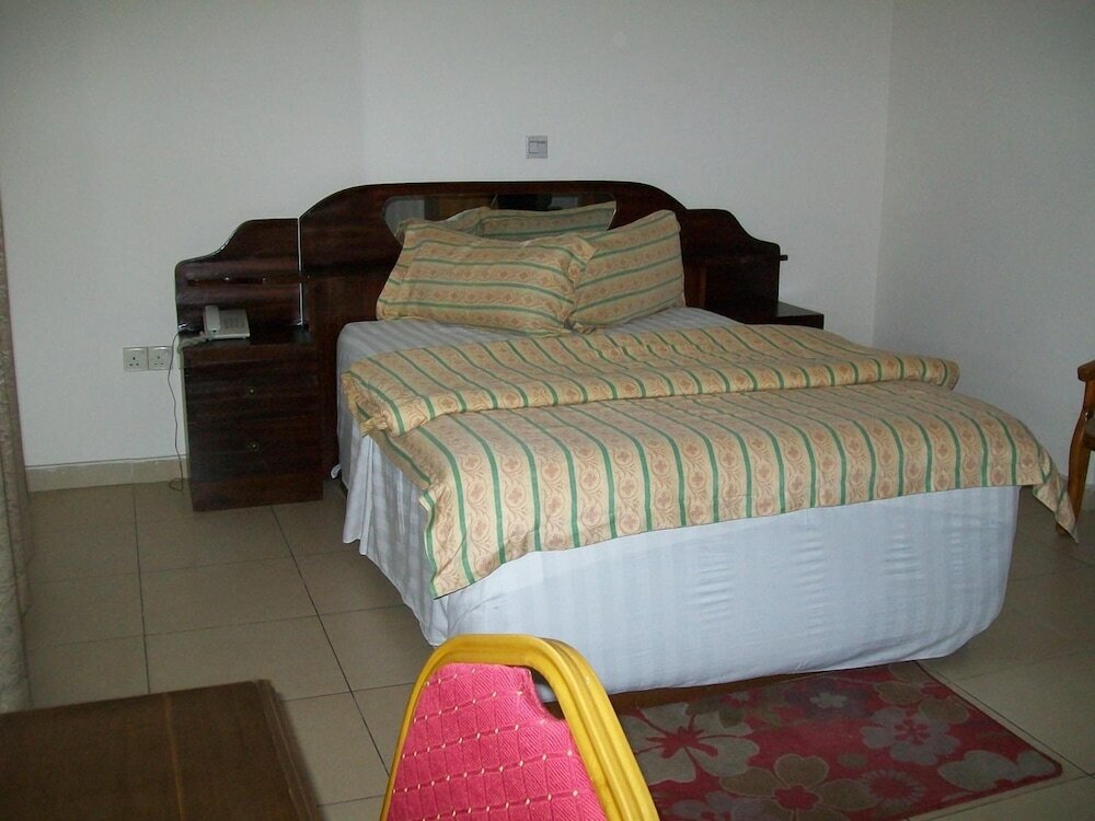 Фото Ampomaah Hotel