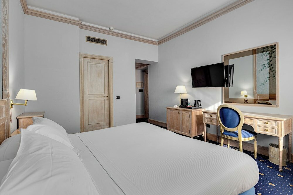 Фото Hotel de La Ville