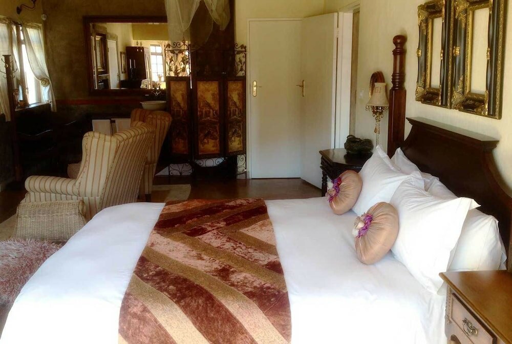 Фото Fox and Squirrel