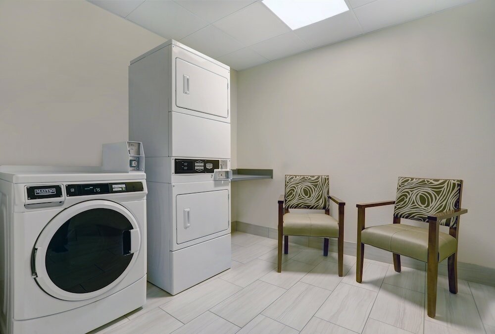 Фото Holiday Inn Express & Suites Lenexa - Overland Park Area, an Ihg Hotel