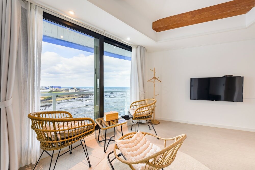 Фото On the Sea Pension