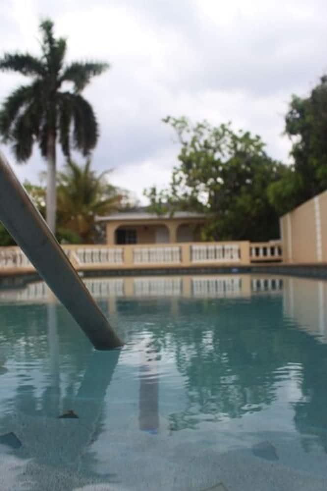 Фото Paradise on the Rocks