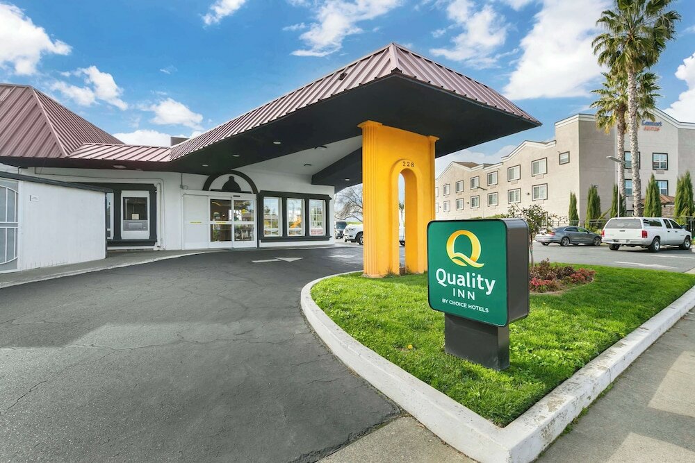 Фото Quality Inn & Suites