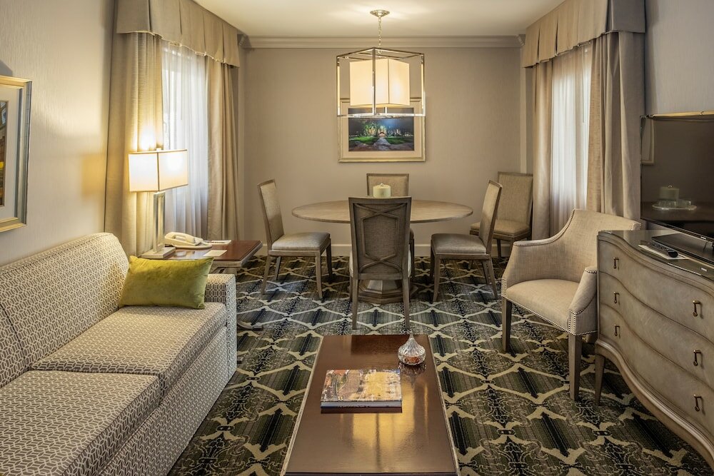 Фото Bell Tower Hotel