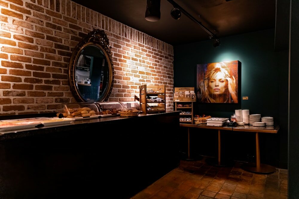 Фото Ambassador City Centre Hotel