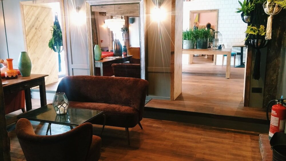 Фото The Falstaff Hotel