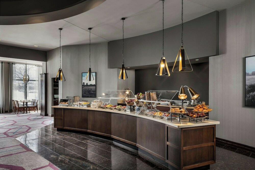 Фото Sheraton Toronto Airport Hotel & Conference Centre