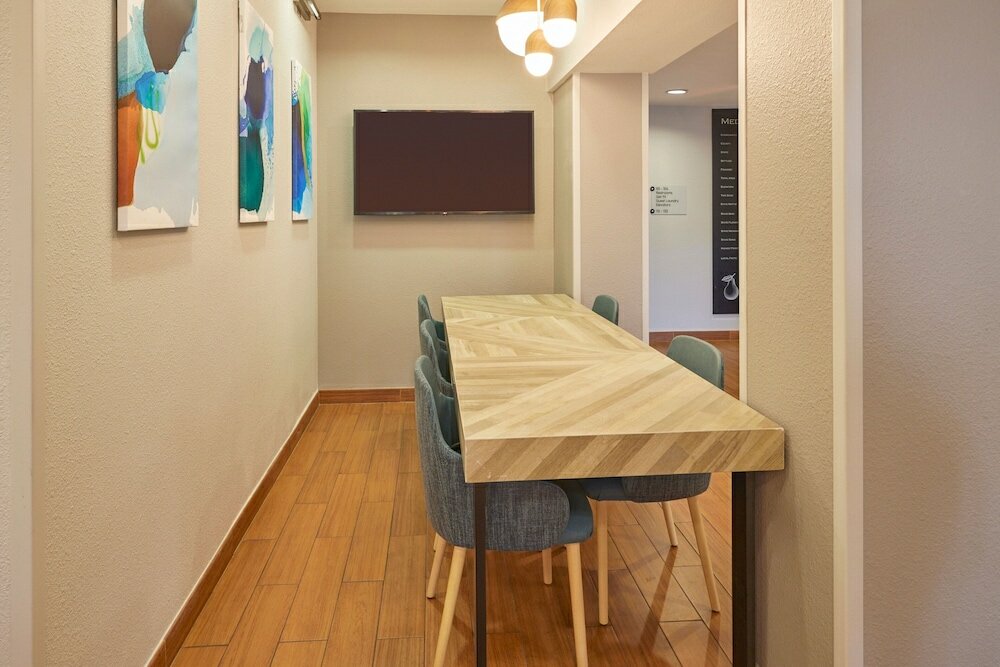 Фото TownePlace Suites by Marriott Medford