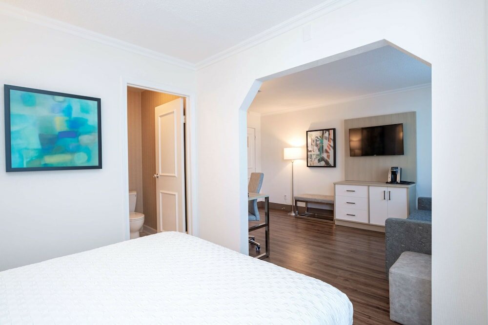 Фото Best Western Plus Dorchester Hotel