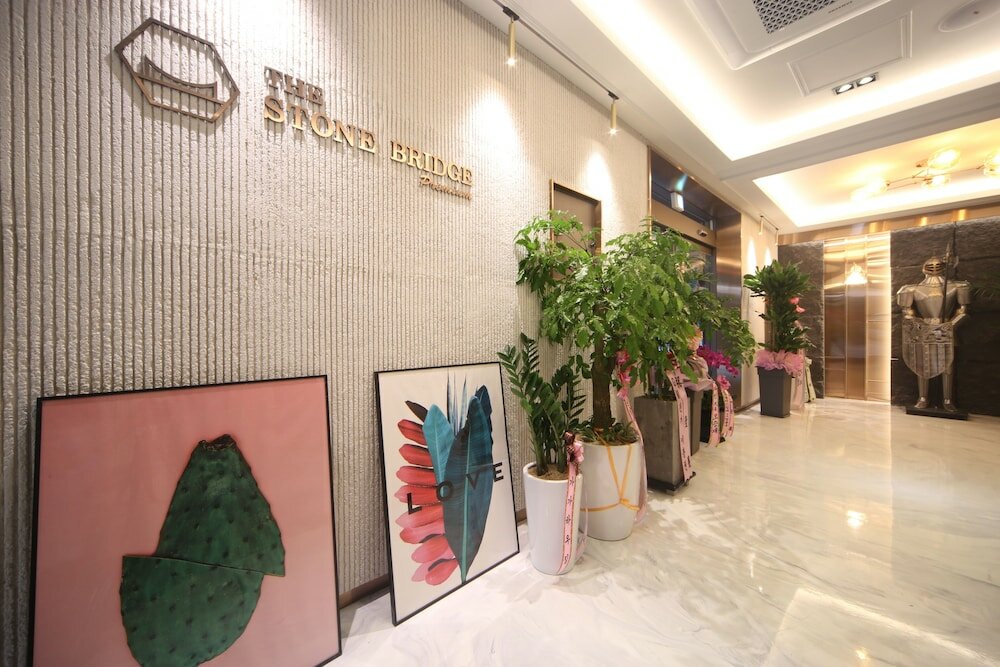 Фото The Stone Bridge Hotel