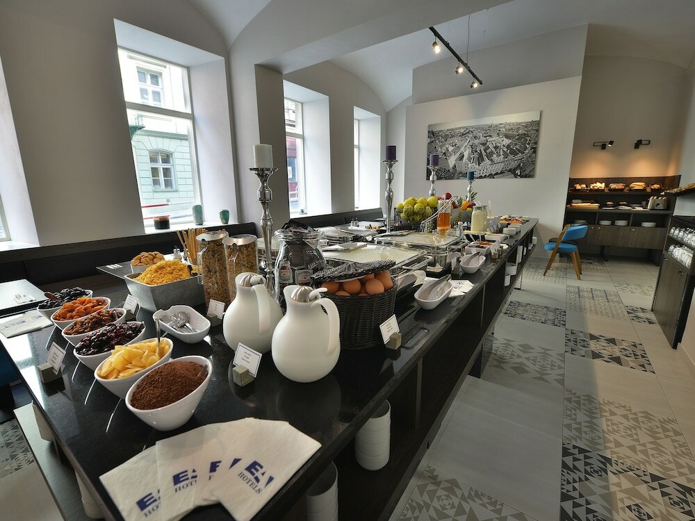 Фото EA Hotel New Town