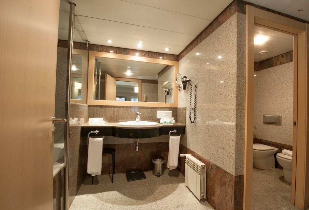 Фото Suites Plaza Hotel & Wellness Andorra