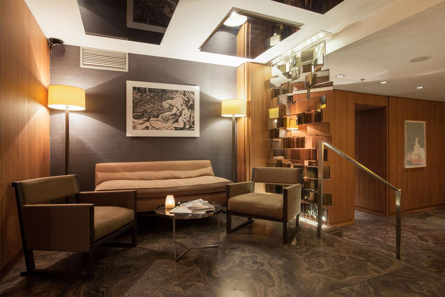 Фото The Emblem Hotel