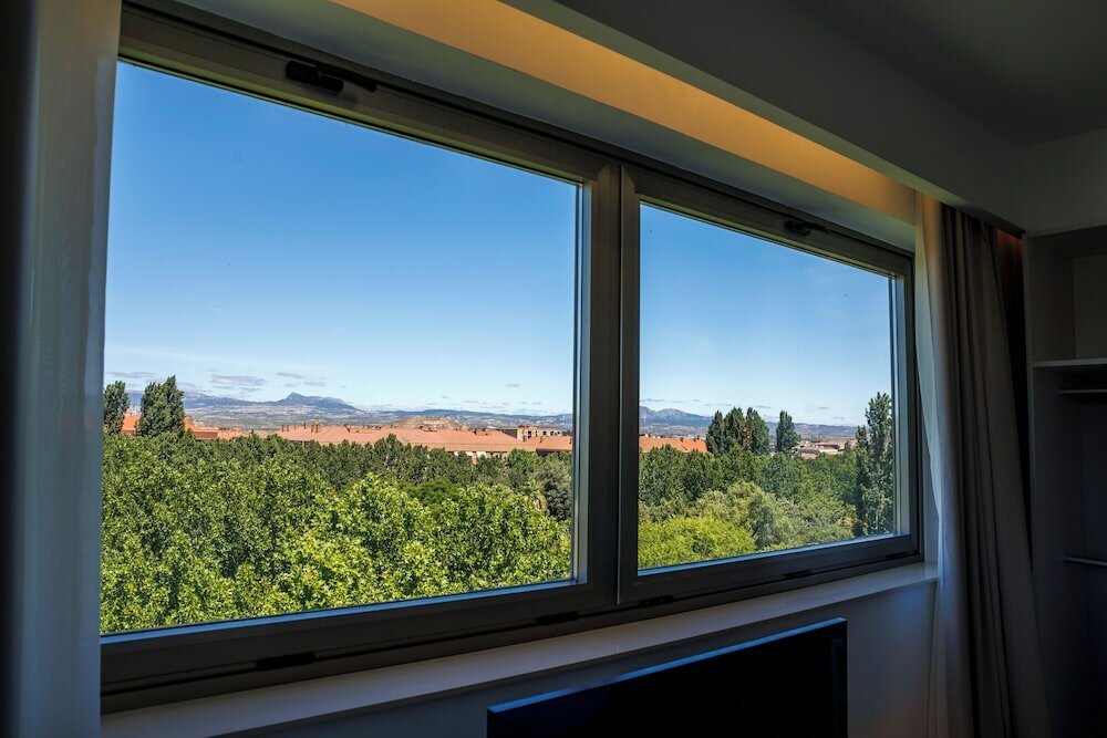 Фото Hotel Logroño Parque