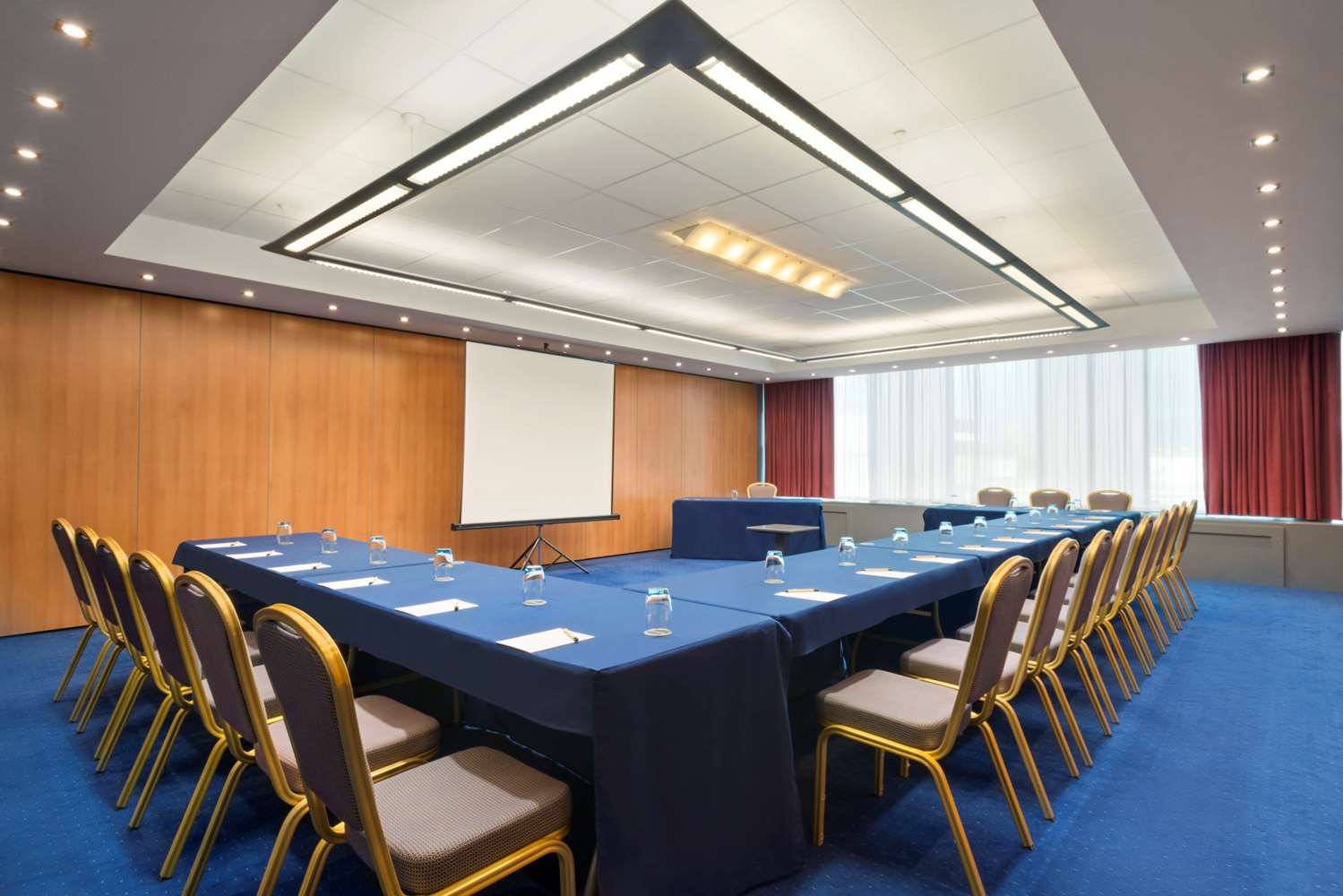 Фото Ramada Encore by Wyndham Geneva