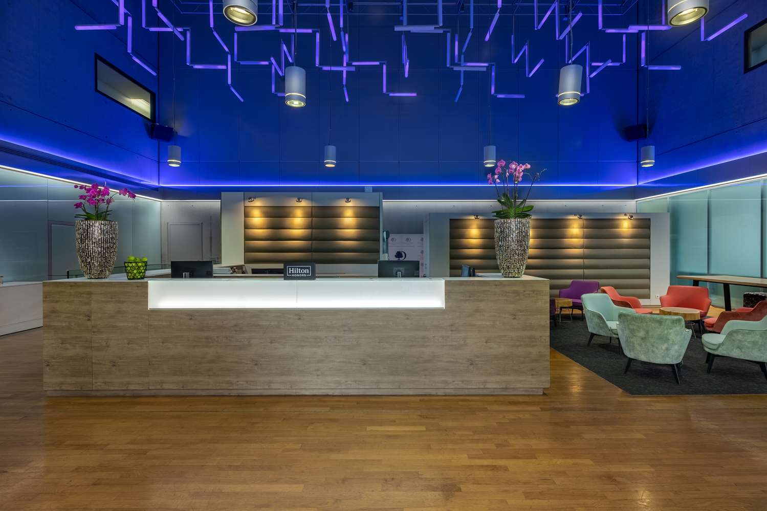 Фото DoubleTree by Hilton Frankfurt Niederrad