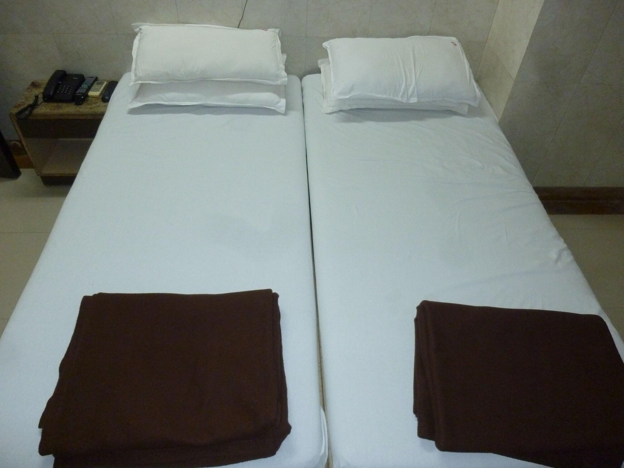 Фото Basera Hotel