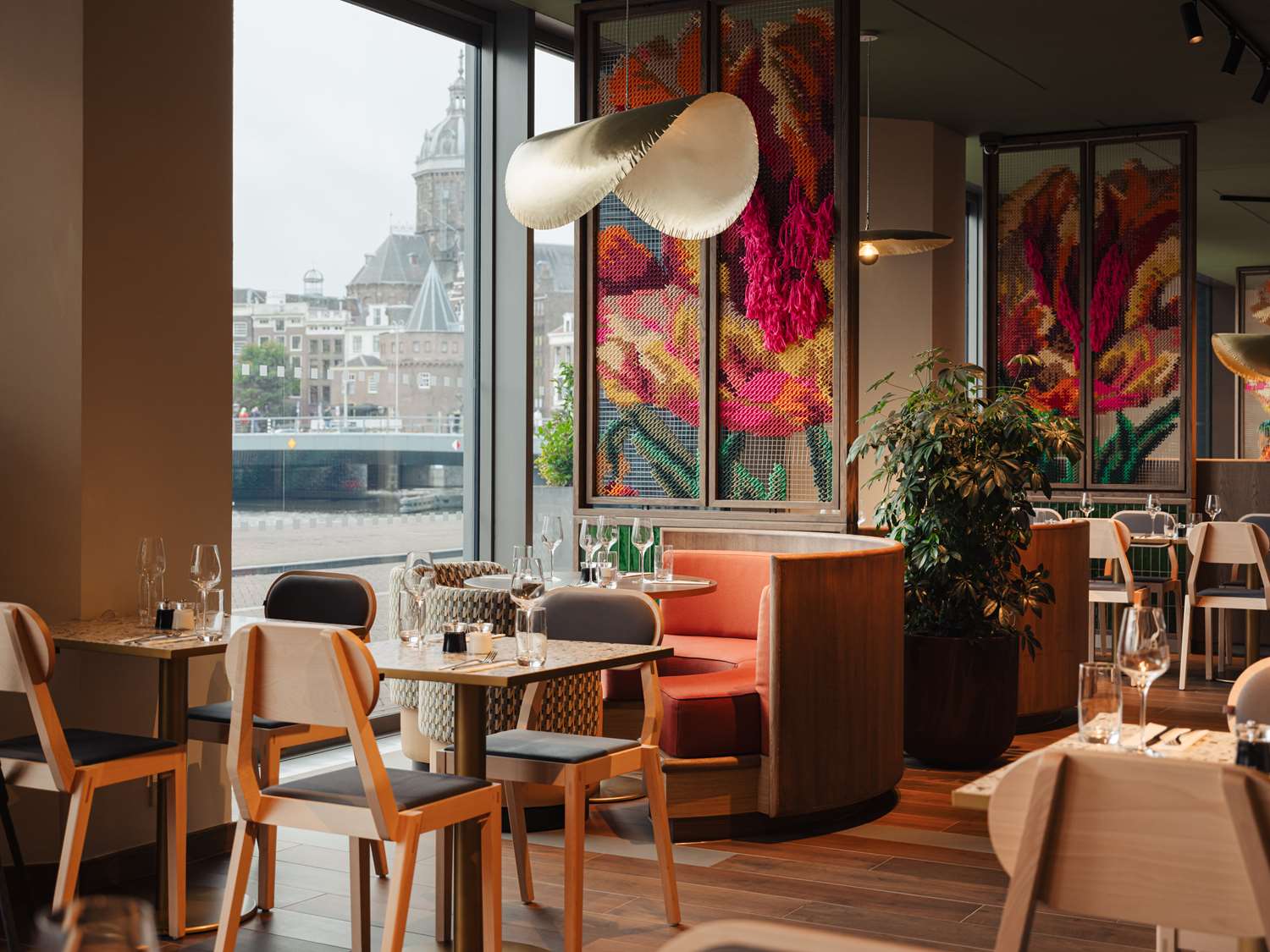 Фото DoubleTree by Hilton Amsterdam Centraal Station