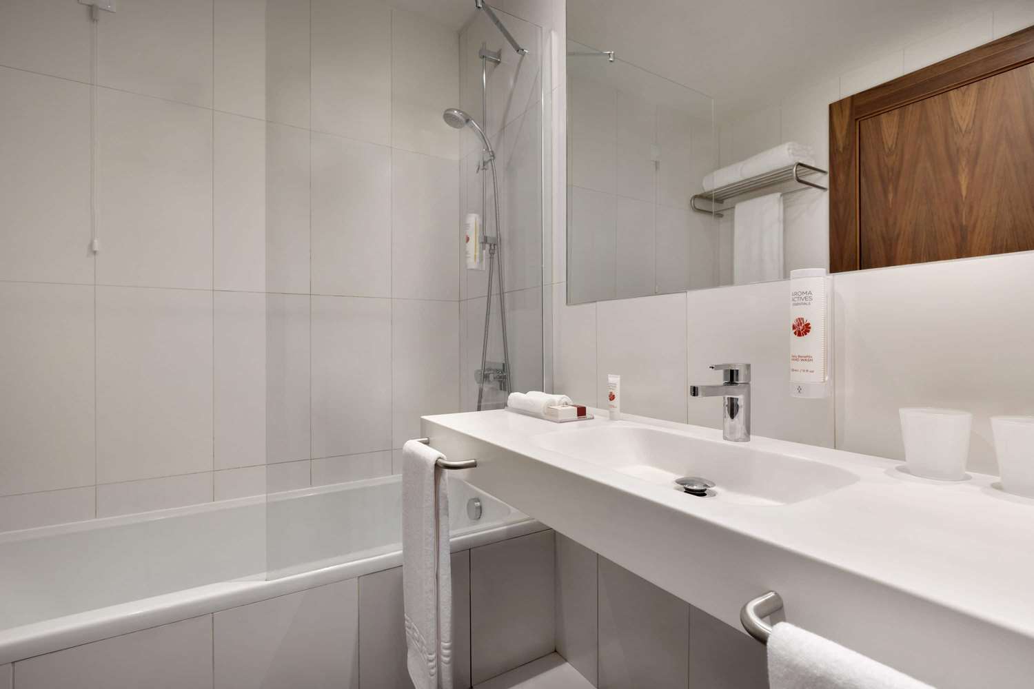 Фото Ramada by Wyndham Lisbon