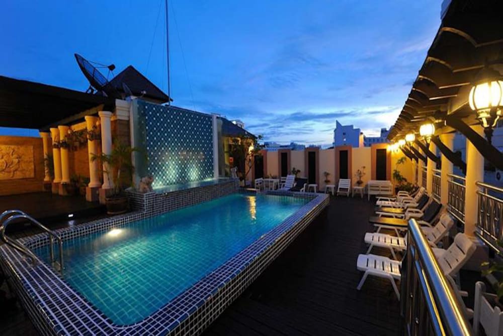 Фото The Whitehouse Condotel