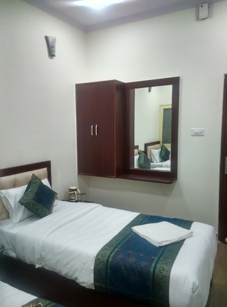 Фото The Century Plaza Hotel