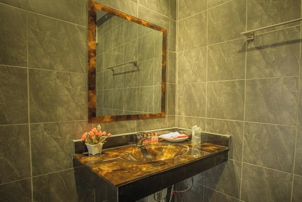 Фото Phuket Airport Villa