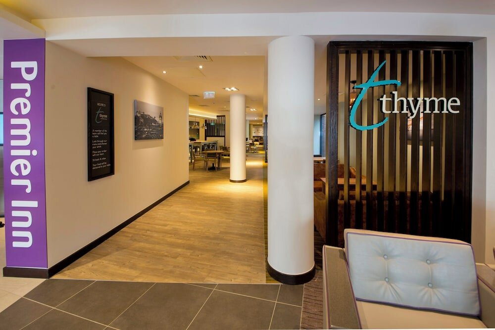 Фото Premier Inn Edinburgh City Centre Royal Mile