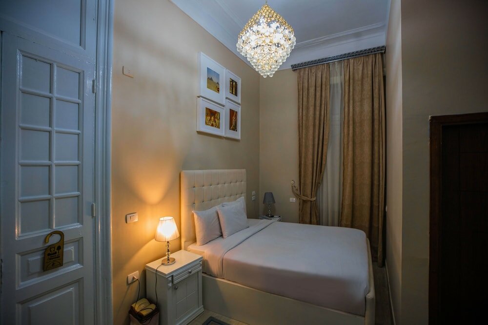Фото The Square Boutique Hotel