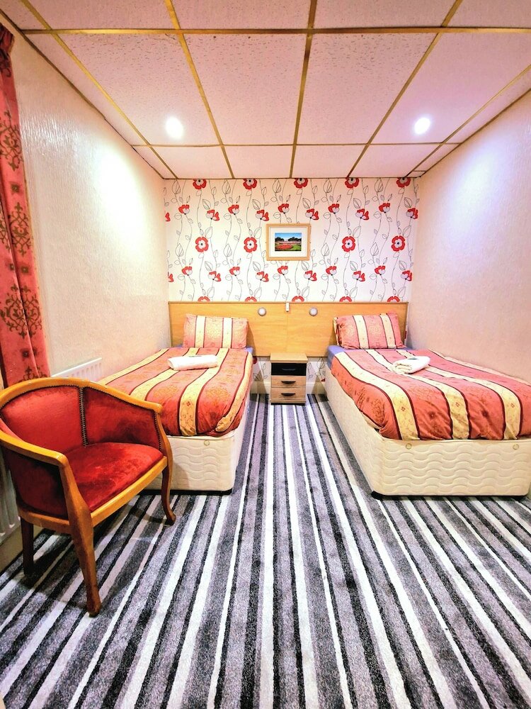 Фото The Albany Hotel